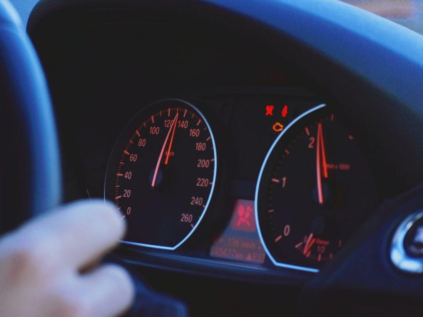 ¿Qué es el cuadro de instrumentos de un coche?